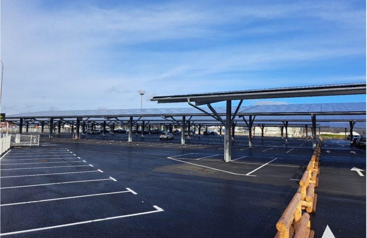 ombrieres photovoltaiques aeroport de Saint-Geoirs