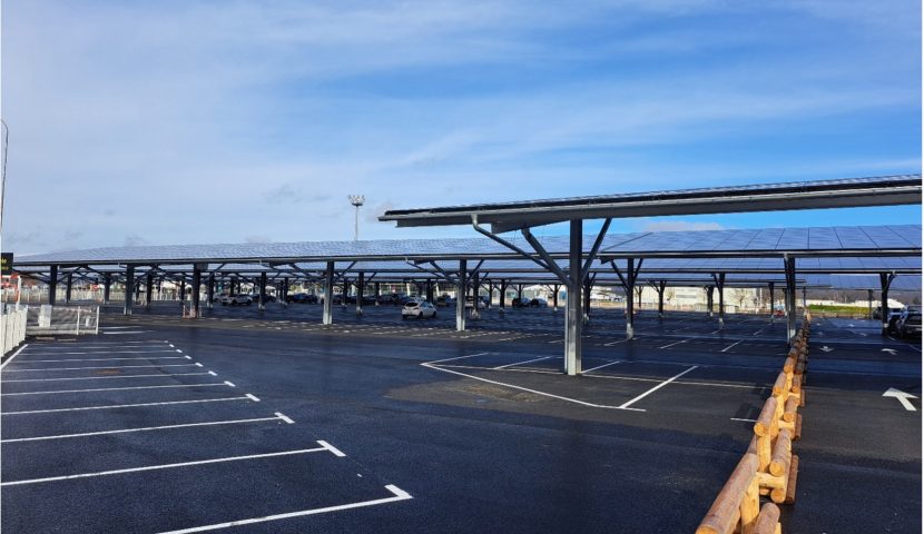 ombrieres photovoltaiques aeroport de Saint-Geoirs
